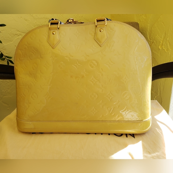 Authentic Louis Vuitton Monogram Alma GM Vernis Leather Handbag - Picture 2 of 15